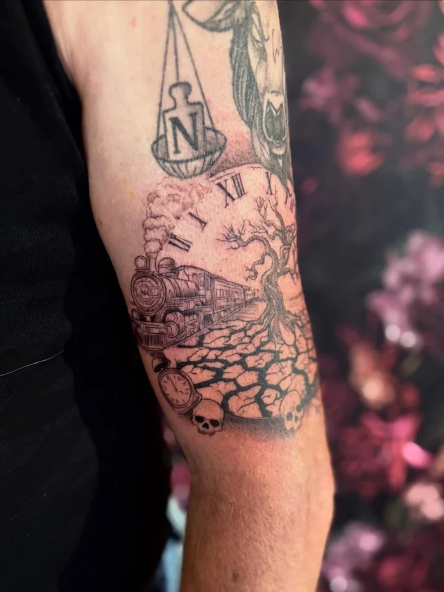 Für einen lieben Kunden ☺️
#tattoo #tattooed #tattoos #tattoolifestyle #tattooist #tattooing #tattoostyle #tattoomagazine #tattooartists #tattooworkers #tattoolover #tattoowork #tattoodelicada #tattooaddict #tattoodesigns #train #clock #blackandgray #magicmoon_tattoo_supply #eclipsetattooink #laichingen #blablaink