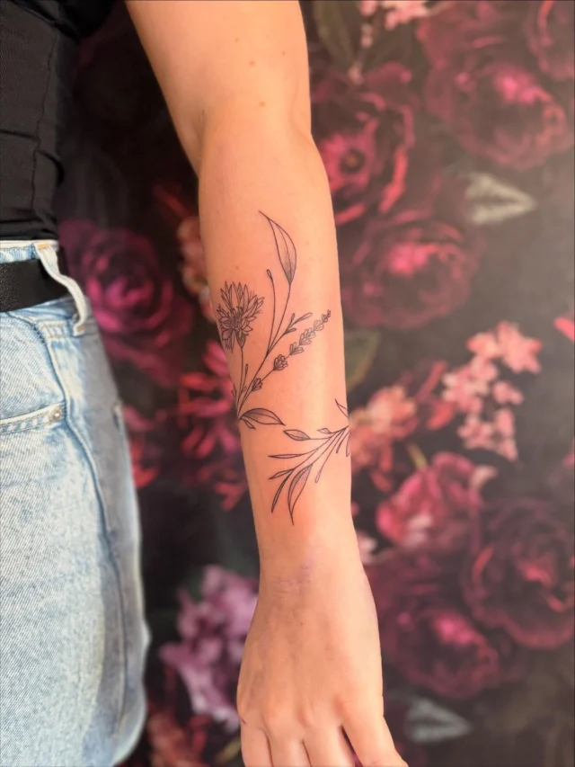 Floral Familytattoo für @ganz.klar.ju ❤️

#tattoo #tattooed #tattoos #tattoolifestyle #tattooist #tattooing #tattoostyle #tattoomagazine #tattoogirls #tattooartists #tattooworkers #tattoolover #tattoodelicada #tattooaddict #tattoodesigns #tattoolovers #ink #inkaddict #inkartwork #inkgirl #inkdrawing #laichingen #tattoostudio #blablaink