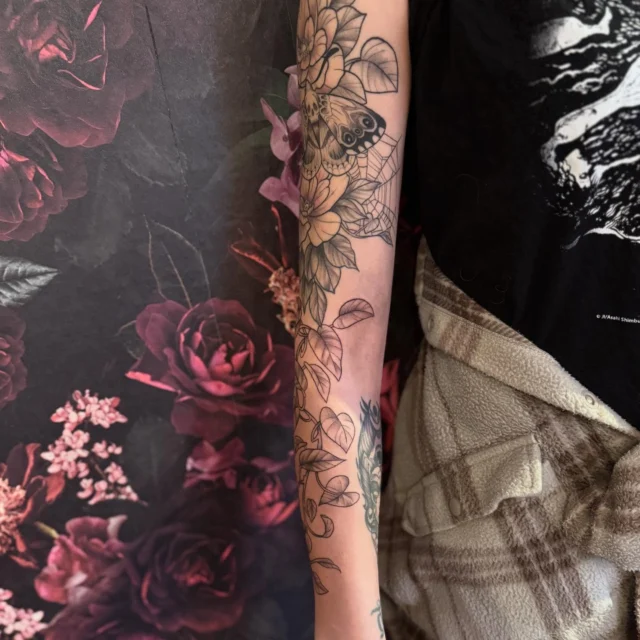 Bei der letzten Sitzung gab’s noch Efeututen ❤️
Danke @un_sus_pected war ne coole Zeit 😅😍

#sleeve #sleevetattoo #tattoo #tattooed #tattoos #tattoolifestyle #tattooist #tattooing #tattoostyle #tattoomagazine #tattoogirls #tattooartists #tattoosleeve #tattoolover #tattoowork #tattoodesigns #ink #inkaddict #inked #inkedgirls #laichingen #tattoostudio #blablaink #creative #floral
