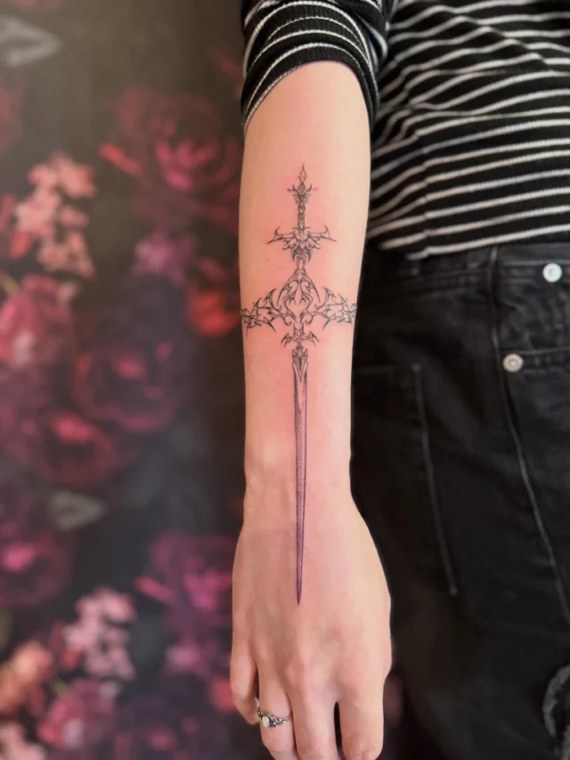 Schwert

#tattoo #tattooed #inked_fx #inkedgirls #fineline