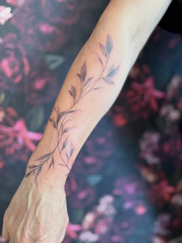 Blätterranke 🍃

#tattoo #tattooed #ink #inkedgirls #tattoostudio